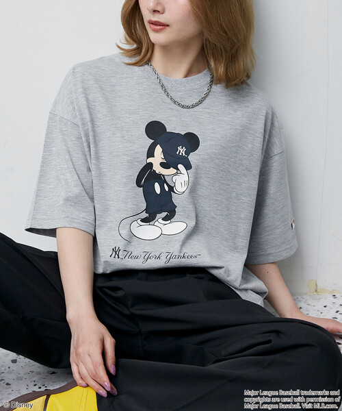 PUBLUX(パブリュクス)の「PUBLUX/パブリュクス MLB/MICKEY MOUSE/別注 プリント Tシャツ 限定展開(Tシャツ/カットソー・メンズ・ナチュラル/ライトグレー/オフホワイト/その他1/ホワイト/グレー・MEDIUM/SMALL/LARGE)」の3枚目の写真