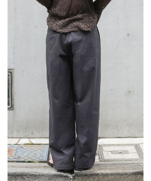 Ungrid(アングリッド)の「タックカーブラインパンツ(その他パンツ・レディース・ネイビー/ベージュ・FREE)」の6枚目の写真