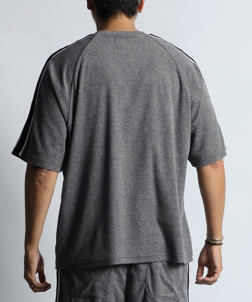 The DUFFER of ST.GEORGE(ザダファーオブセントジョージ)の「PILE LINE RAGLAN TEE:セットアップ対応 サイドライン ミニパイルTEE / タオル地 / ラグランスリーブ / スポーティーミックス / イージーウェア(Tシャツ/カットソー・メンズ・ライトグレー/チャコールグレー・X-LARGE/LARGE/MEDIUM)」の8枚目の写真