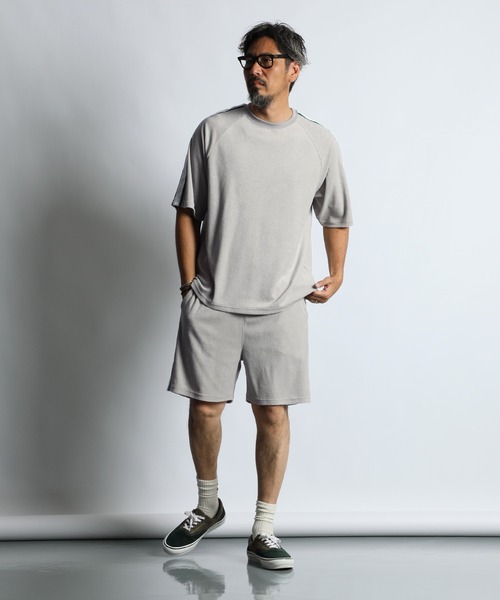 The DUFFER of ST.GEORGE(ザダファーオブセントジョージ)の「PILE LINE RAGLAN TEE:セットアップ対応 サイドライン ミニパイルTEE / タオル地 / ラグランスリーブ / スポーティーミックス / イージーウェア(Tシャツ/カットソー・メンズ・ライトグレー/チャコールグレー・X-LARGE/LARGE/MEDIUM)」の6枚目の写真
