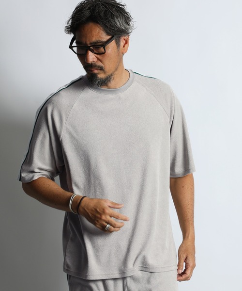 The DUFFER of ST.GEORGE(ザダファーオブセントジョージ)の「PILE LINE RAGLAN TEE:セットアップ対応 サイドライン ミニパイルTEE / タオル地 / ラグランスリーブ / スポーティーミックス / イージーウェア(Tシャツ/カットソー・メンズ・ライトグレー/チャコールグレー・X-LARGE/LARGE/MEDIUM)」の5枚目の写真