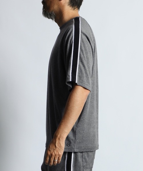 The DUFFER of ST.GEORGE(ザダファーオブセントジョージ)の「PILE LINE RAGLAN TEE:セットアップ対応 サイドライン ミニパイルTEE / タオル地 / ラグランスリーブ / スポーティーミックス / イージーウェア(Tシャツ/カットソー・メンズ・ライトグレー/チャコールグレー・X-LARGE/LARGE/MEDIUM)」の7枚目の写真