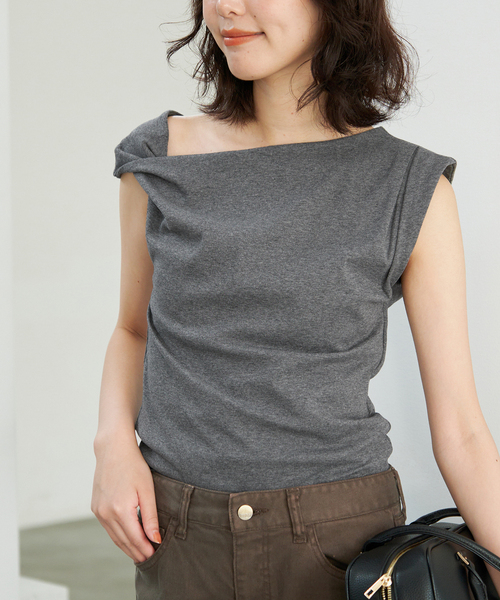 SLOBE IENA(スローブイエナ)の「オフショルダープルオーバー(Tシャツ/カットソー・レディース・ブラック/グレー・FREE)」の2枚目の写真