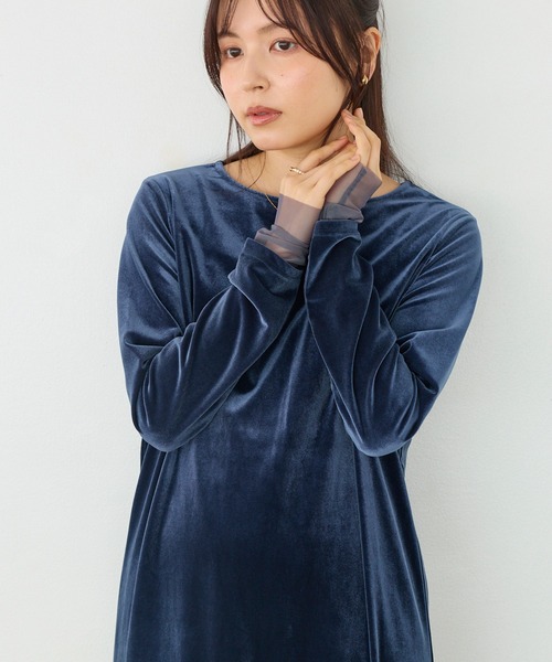 LAVEANGE(ラビアンジェ)の「袖チュールベロアワンピース|スリット/結婚式/二次会/オケージョン/ロング丈(ワンピース・レディース・ブラック/ネイビー・5L/3L/LL/M/4L)」の1枚目の写真