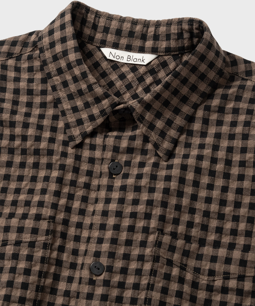 NONBLANK(ノンブランク)の「ギンガムチェッククロップHSシャツ_DARK BEIGE(シャツ/ブラウス・メンズ・ダークベージュ・SMALL/MEDIUM/LARGE/X-LARGE)」の3枚目の写真