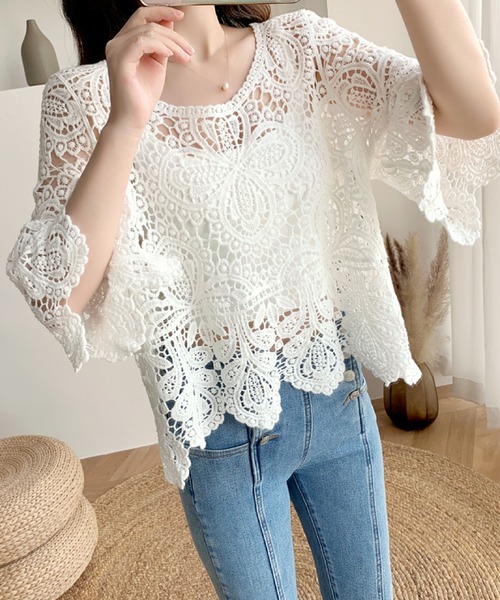 2ly2（トゥーリートゥー）の「上品な透かしレースが魅力♪フェミニンブラウス（Tシャツ/カットソー・レディース・ホワイト/ベージュ・FREE）」の3枚目の写真
