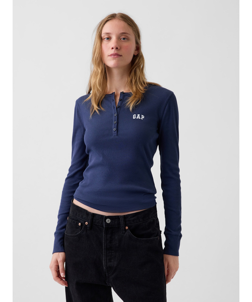 GAP(ギャップ)の「リブ GAPロゴ ヘンリーネックTシャツ(Tシャツ/カットソー・レディース・ブラウン/ブラック/ネイビー/ホワイト・L/XS/XXS/XL/M/S)」の4枚目の写真