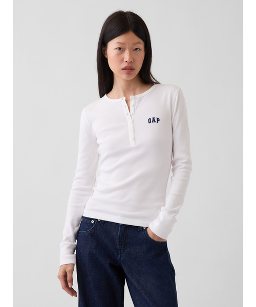 GAP(ギャップ)の「リブ GAPロゴ ヘンリーネックTシャツ(Tシャツ/カットソー・レディース・ブラウン/ブラック/ネイビー/ホワイト・L/XS/XXS/XL/M/S)」の2枚目の写真
