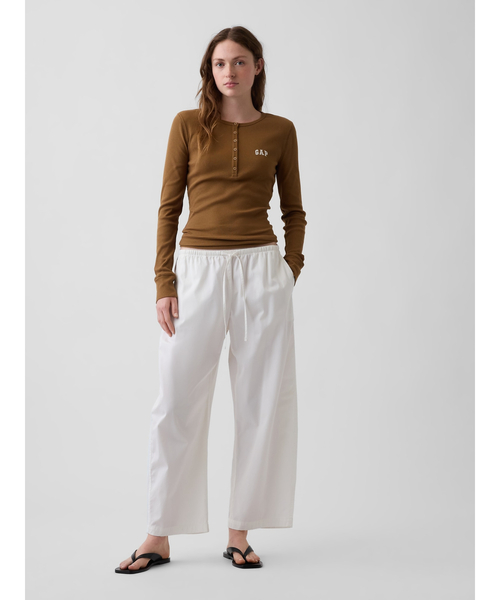 GAP(ギャップ)の「リブ GAPロゴ ヘンリーネックTシャツ(Tシャツ/カットソー・レディース・ブラウン/ブラック/ネイビー/ホワイト・L/XS/XXS/XL/M/S)」の5枚目の写真