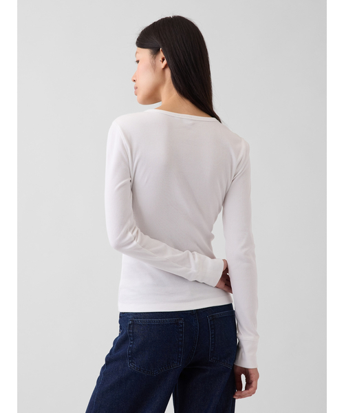 GAP(ギャップ)の「リブ GAPロゴ ヘンリーネックTシャツ(Tシャツ/カットソー・レディース・ブラウン/ブラック/ネイビー/ホワイト・L/XS/XXS/XL/M/S)」の9枚目の写真