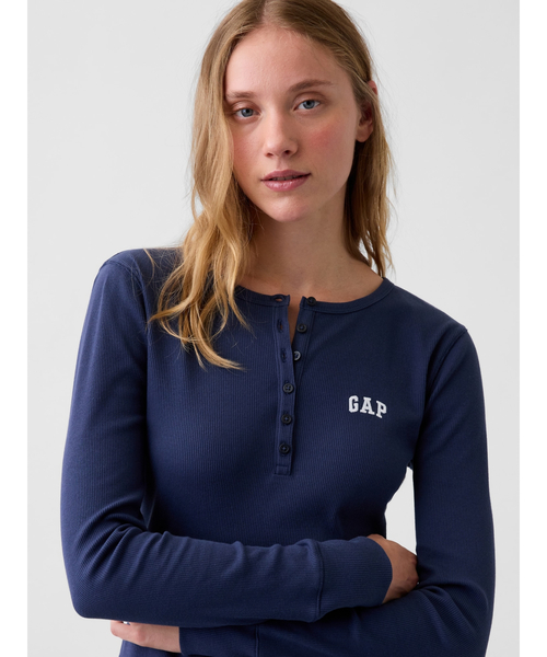 GAP(ギャップ)の「リブ GAPロゴ ヘンリーネックTシャツ(Tシャツ/カットソー・レディース・ブラウン/ブラック/ネイビー/ホワイト・L/XS/XXS/XL/M/S)」の16枚目の写真