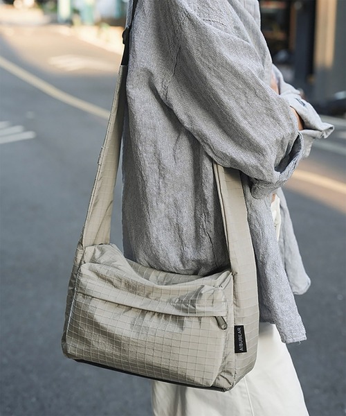 WESTBOY(ウエストボーイ)の「Y2K リップストップナイロン ショルダーバッグ WO26W2BG12(ショルダーバッグ・メンズ・グレー/ブラック・FREE)」の2枚目の写真