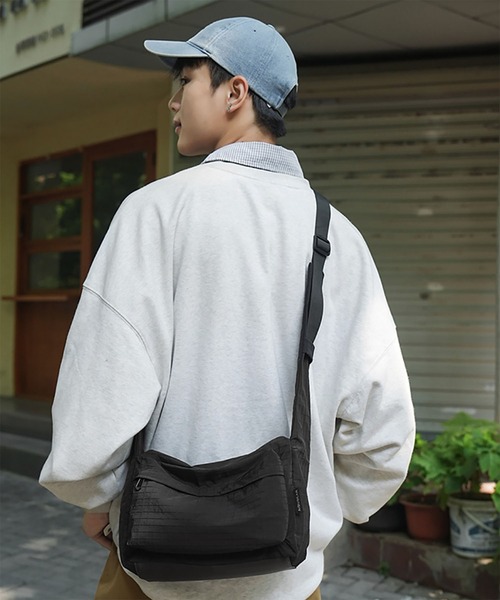 WESTBOY(ウエストボーイ)の「Y2K リップストップナイロン ショルダーバッグ WO26W2BG12(ショルダーバッグ・メンズ・グレー/ブラック・FREE)」の4枚目の写真