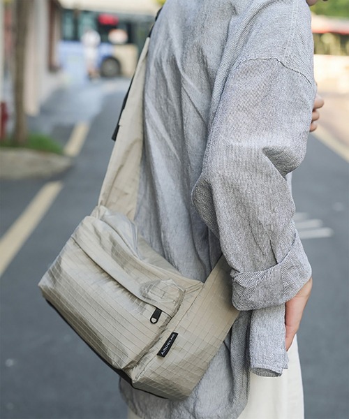WESTBOY(ウエストボーイ)の「Y2K リップストップナイロン ショルダーバッグ WO26W2BG12(ショルダーバッグ・メンズ・グレー/ブラック・FREE)」の6枚目の写真