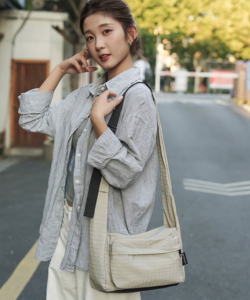 WESTBOY(ウエストボーイ)の「Y2K リップストップナイロン ショルダーバッグ WO26W2BG12(ショルダーバッグ・メンズ・グレー/ブラック・FREE)」の8枚目の写真