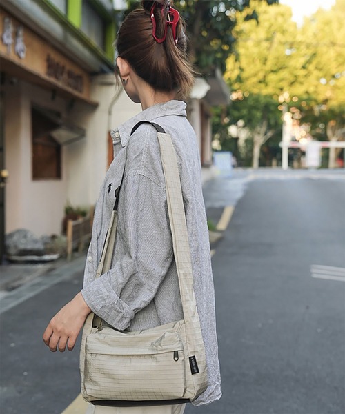 WESTBOY(ウエストボーイ)の「Y2K リップストップナイロン ショルダーバッグ WO26W2BG12(ショルダーバッグ・メンズ・グレー/ブラック・FREE)」の9枚目の写真