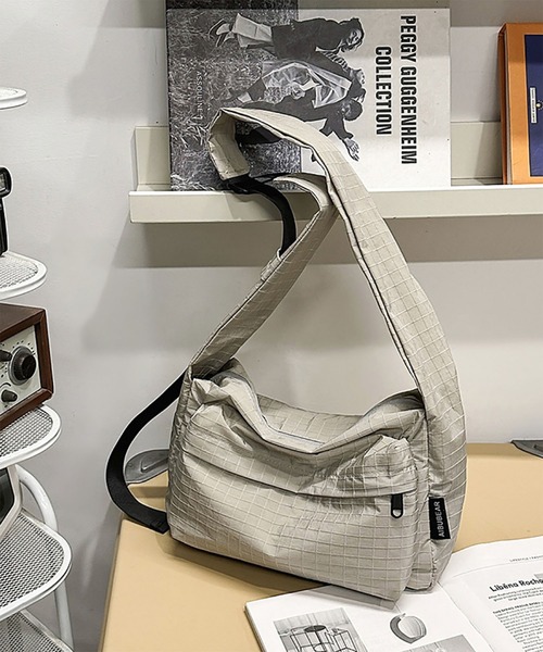 WESTBOY(ウエストボーイ)の「Y2K リップストップナイロン ショルダーバッグ WO26W2BG12(ショルダーバッグ・メンズ・グレー/ブラック・FREE)」の16枚目の写真