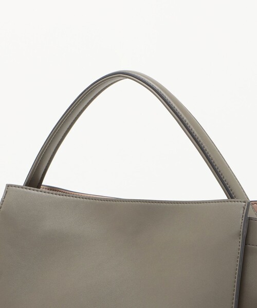 UNITED ARROWS(ユナイテッドアローズ)の「2WAY ワンハンドル バッグ(ショルダーバッグ・レディース・ブラック/ダークグレー・FREE)」の7枚目の写真