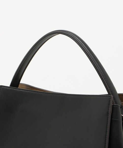 UNITED ARROWS(ユナイテッドアローズ)の「2WAY ワンハンドル バッグ(ショルダーバッグ・レディース・ブラック/ダークグレー・FREE)」の17枚目の写真