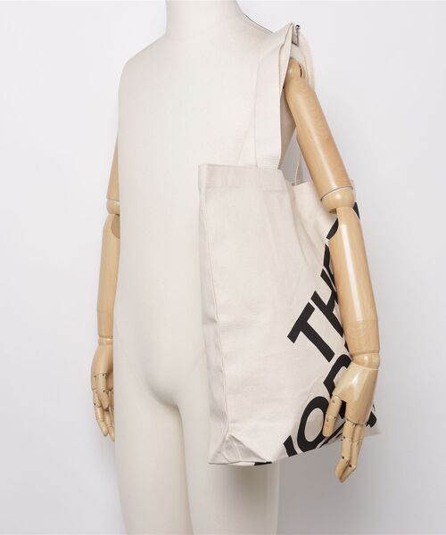 MAISON CLUB(メゾンクラブ)の「【THE NORTH FACE】Ramp Tote M NM72608(トートバッグ・メンズ・ブルー/レッド/ブラック・FREE)」の7枚目の写真