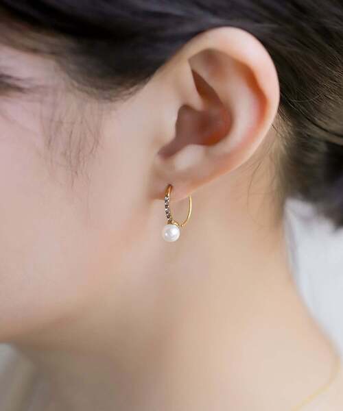 ANEMONE(アネモネ)の「【ステンレス】パール×ビジューフックピアス(ピアス(両耳用)・レディース・シルバー/ゴールド・FREE)」の5枚目の写真