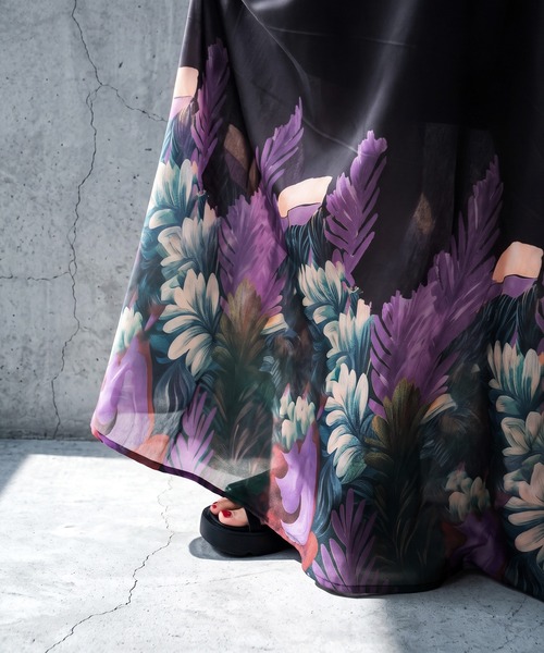 antiqua（アンティカ）の「ボタニカル柄 ロング キャミワンピース（ワンピース・レディース・ブラックミックス・ONESIZE）」の3枚目の写真