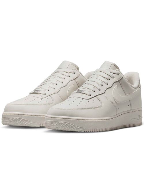NIKE(ナイキ)の「ナイキ エア フォース 1 '07 メンズシューズ / Nike Air Force 1 '07 Men's Shoes IH1698-003 Light Bone(スニーカー・メンズ・オフホワイト・27/27.5/28/28.5/29/29.5/24/24.5/25/25.5/26/26.5/30)」の5枚目の写真