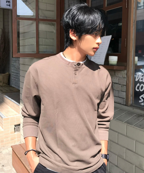 MINDBRIDGE(マインドブリッジ)の「レイヤードヘンリーネックスクラブberサロペットデイリー長袖Tシャツ - 2color(Tシャツ/カットソー・メンズ・ダークベージュ/ブラック・100/105/110/95)」の4枚目の写真