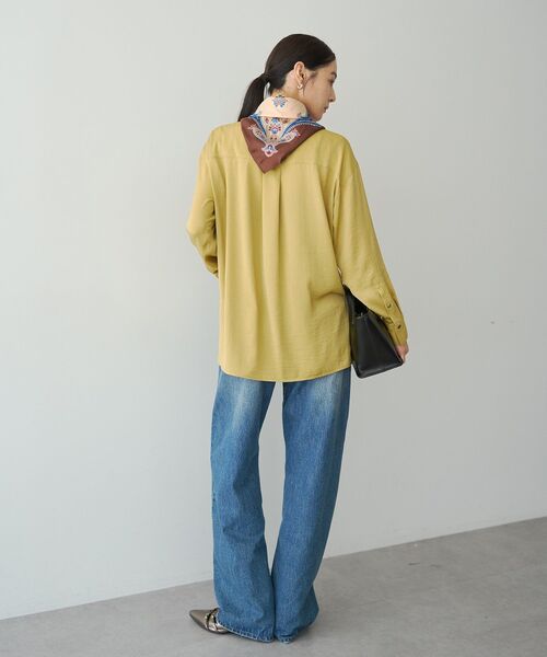 YECCA VECCA(イェッカヴェッカ)の「ヴィンテージサテンシャツ(シャツ/ブラウス・レディース・イエロー/アイボリー/ネイビー/ブルー・FREE)」の16枚目の写真