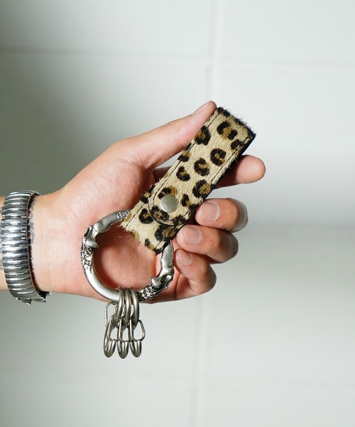 REVI CAST MADE(レヴィキャストメイド)の「REVI CAST MADE レビキャストメイド Big Skull HARAKO Key Ring(キーホルダー・メンズ・レオパード/ブラック・FREE)」の4枚目の写真