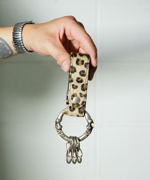 REVI CAST MADE(レヴィキャストメイド)の「REVI CAST MADE レビキャストメイド Big Skull HARAKO Key Ring(キーホルダー・メンズ・レオパード/ブラック・FREE)」の5枚目の写真