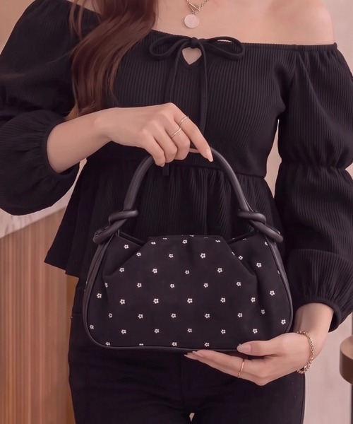 deux amour(ドゥーザムール)の「花柄プリントスエードタッチハンドルバッグ(ハンドバッグ・レディース・ブラック/ブラウン/キャメル/ホワイト・FREE)」の2枚目の写真