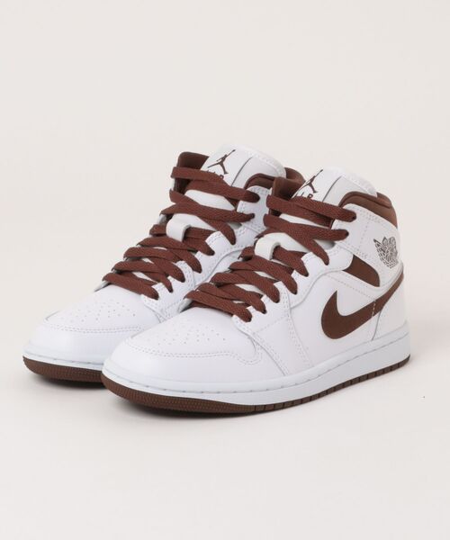 NIKE(ナイキ)の「NIKE ナイキ W AIR JORDAN 1 MID エア ジョーダン 1 MID WBQ6472 125WHITE/CACWOW(スニーカー・メンズ・ホワイト・27.5cm/27.0cm/26.5cm/26.0cm/25.5cm/25.0cm/24.5cm/24.0cm/23.5cm/29.0cm/28.5cm/28.0cm/23.0cm/22.5cm)」の1枚目の写真