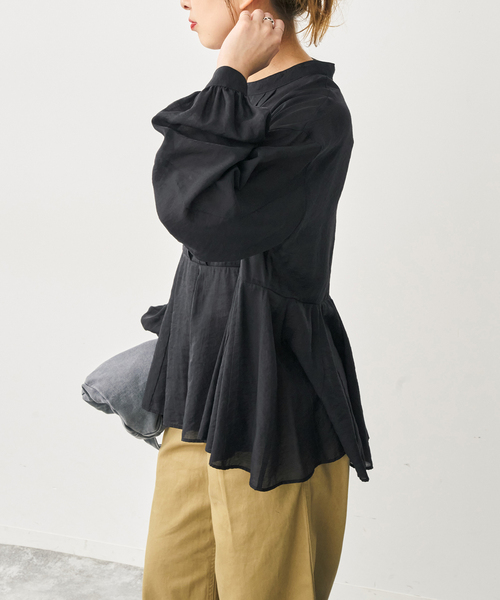 Spick & Span(スピックアンドスパン)の「マチ入りペプラムブラウス(シャツ/ブラウス・レディース・ベージュ/ブラック・FREE)」の9枚目の写真