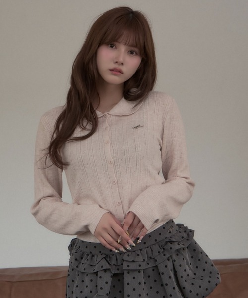 TITTY&CO.(ティティーアンドコー)の「ポロカラーリブニットカーディガン(カーディガン/ボレロ・レディース・ピンクベージュ/グレー/ホワイト・FREE)」の1枚目の写真
