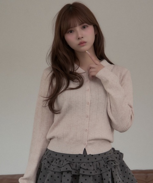 TITTY&CO.(ティティーアンドコー)の「ポロカラーリブニットカーディガン(カーディガン/ボレロ・レディース・ピンクベージュ/グレー/ホワイト・FREE)」の6枚目の写真
