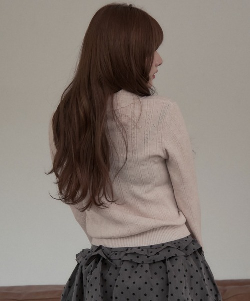 TITTY&CO.(ティティーアンドコー)の「ポロカラーリブニットカーディガン(カーディガン/ボレロ・レディース・ピンクベージュ/グレー/ホワイト・FREE)」の8枚目の写真