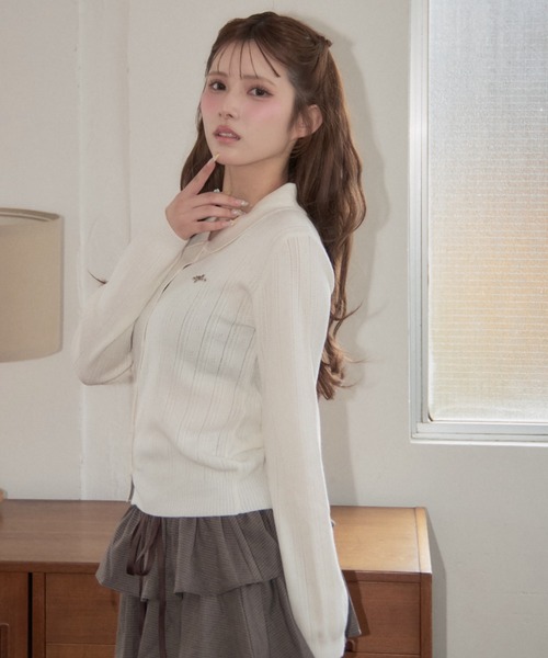 TITTY&CO.(ティティーアンドコー)の「ポロカラーリブニットカーディガン(カーディガン/ボレロ・レディース・ピンクベージュ/グレー/ホワイト・FREE)」の13枚目の写真