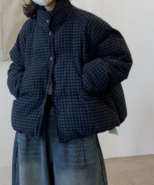 LUCPY(ラクピー)の「チェック柄 スタンドカラー中綿ジャケット(その他アウター・レディース・ネイビー/ブラック・SMALL/MEDIUM/LARGE)」の2枚目の写真