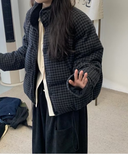 LUCPY(ラクピー)の「チェック柄 スタンドカラー中綿ジャケット(その他アウター・レディース・ネイビー/ブラック・SMALL/MEDIUM/LARGE)」の4枚目の写真