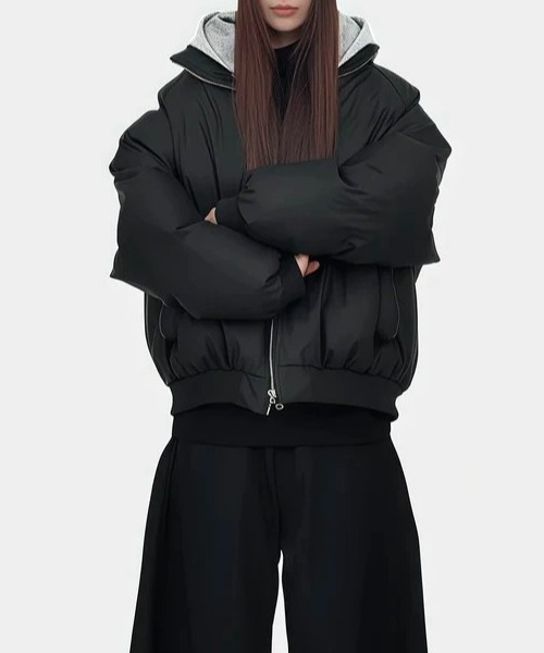 AMAJI（アマジ）の「フード付き フェイクレザー レイヤード風 中綿ジャケット（その他アウター・レディース・ブラウン/ブラック/ホワイト・SMALL/MEDIUM/LARGE/X-LARGE）」の6枚目の写真