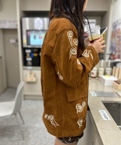 ROOPTOKYO(ループトウキョウ)の「ipugo/イプゴ ヴィンテージライク刺繍スウェードジャケット(テーラードジャケット・レディース・ベージュ・FREE)」の5枚目の写真