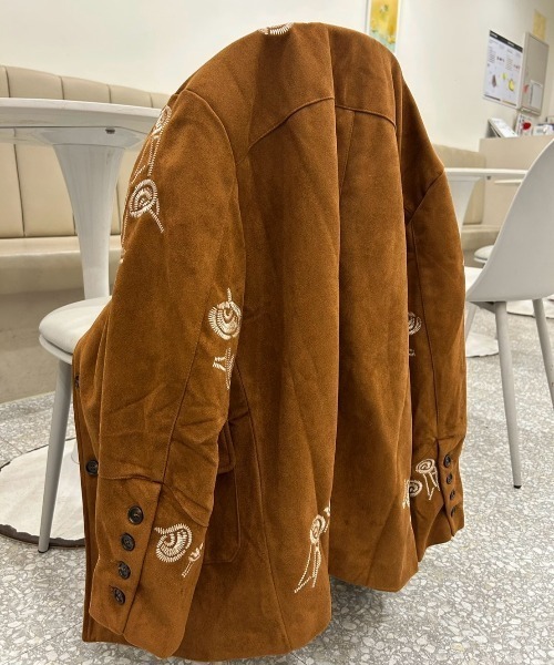 ROOPTOKYO(ループトウキョウ)の「ipugo/イプゴ ヴィンテージライク刺繍スウェードジャケット(テーラードジャケット・レディース・ベージュ・FREE)」の8枚目の写真