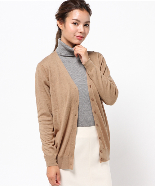 COMME CA ISM（コムサイズム）の「Ｖネックカーディガン（カーディガン/ボレロ・レディース・ブラック/グレー/ホワイト/レッド/キャメル/ネイビー・LARGE/MEDIUM/SMALL）」の5枚目の写真