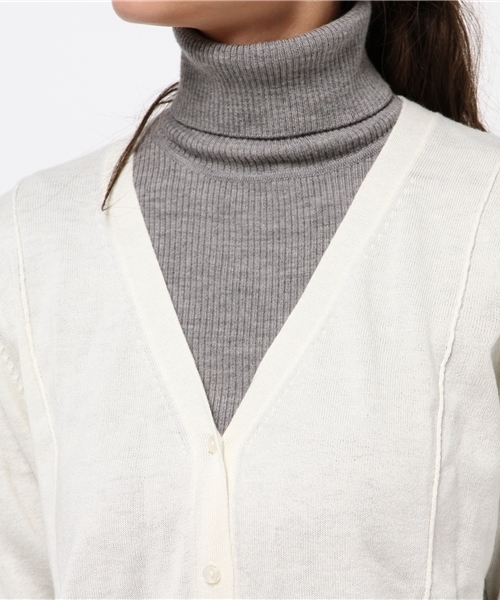 COMME CA ISM（コムサイズム）の「Ｖネックカーディガン（カーディガン/ボレロ・レディース・ブラック/グレー/ホワイト/レッド/キャメル/ネイビー・LARGE/MEDIUM/SMALL）」の11枚目の写真