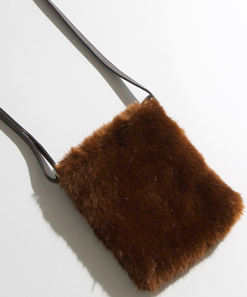 WEGO(ウィゴー)の「WEGO/ファーミニショルダーバッグ(ショルダーバッグ・レディース・サックスブルー/ライトピンク/その他2/その他1/ライトパープル/ホワイト/ブラック/ブラウン/その他3/ネイビー/パープル/ワイン/グレー/その他4/イエロー・FREE)」の5枚目の写真