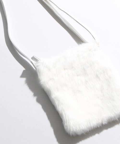 WEGO(ウィゴー)の「WEGO/ファーミニショルダーバッグ(ショルダーバッグ・レディース・サックスブルー/ライトピンク/その他2/その他1/ライトパープル/ホワイト/ブラック/ブラウン/その他3/ネイビー/パープル/ワイン/グレー/その他4/イエロー・FREE)」の2枚目の写真