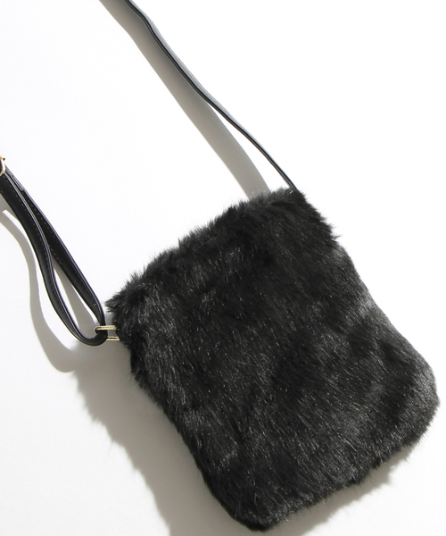 WEGO(ウィゴー)の「WEGO/ファーミニショルダーバッグ(ショルダーバッグ・レディース・サックスブルー/ライトピンク/その他2/その他1/ライトパープル/ホワイト/ブラック/ブラウン/その他3/ネイビー/パープル/ワイン/グレー/その他4/イエロー・FREE)」の3枚目の写真