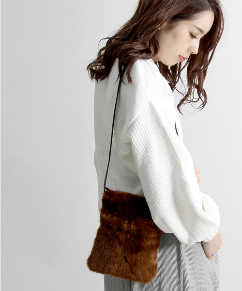 WEGO(ウィゴー)の「WEGO/ファーミニショルダーバッグ(ショルダーバッグ・レディース・サックスブルー/ライトピンク/その他2/その他1/ライトパープル/ホワイト/ブラック/ブラウン/その他3/ネイビー/パープル/ワイン/グレー/その他4/イエロー・FREE)」の16枚目の写真