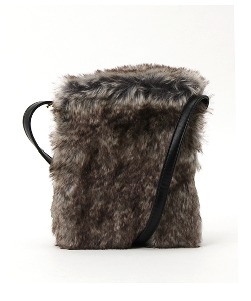 WEGO(ウィゴー)の「WEGO/ファーミニショルダーバッグ(ショルダーバッグ・レディース・サックスブルー/ライトピンク/その他2/その他1/ライトパープル/ホワイト/ブラック/ブラウン/その他3/ネイビー/パープル/ワイン/グレー/その他4/イエロー・FREE)」の14枚目の写真